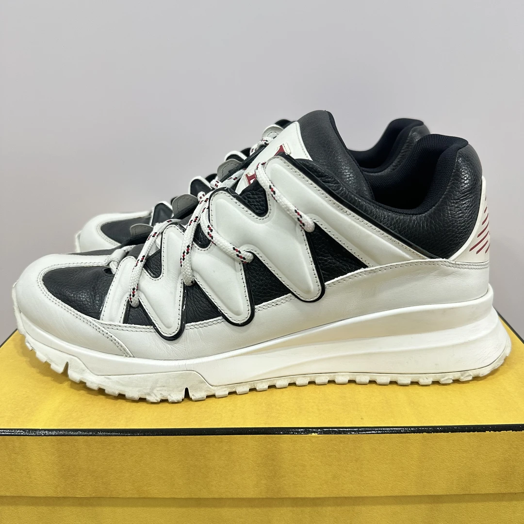 95新 LouisVuitton/路易威登 43码 runaway 黑白 低帮休闲鞋F0071