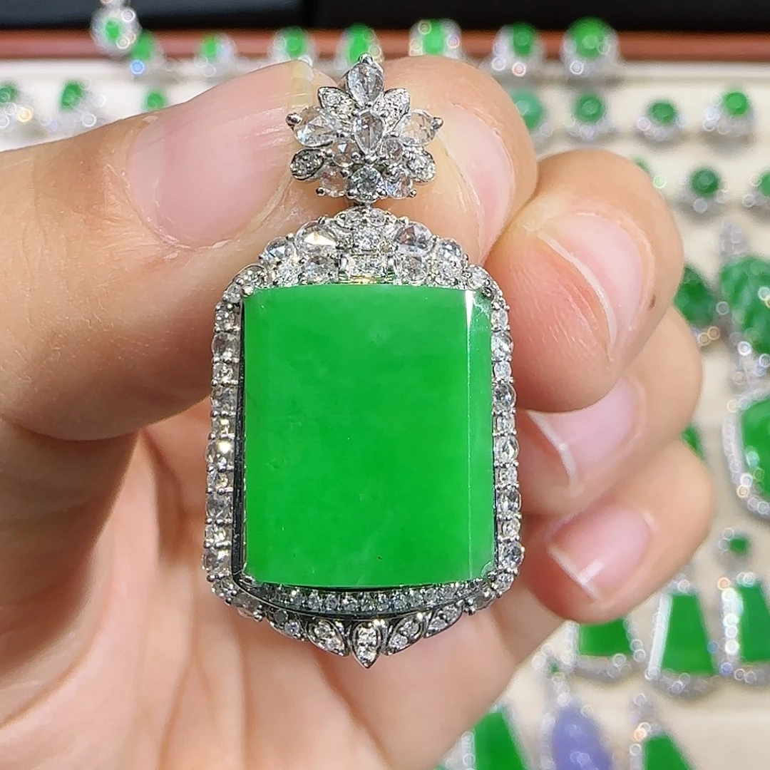 翡翠吊坠(不含链)18K金镶嵌