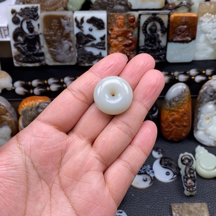 和田玉未镶嵌项链