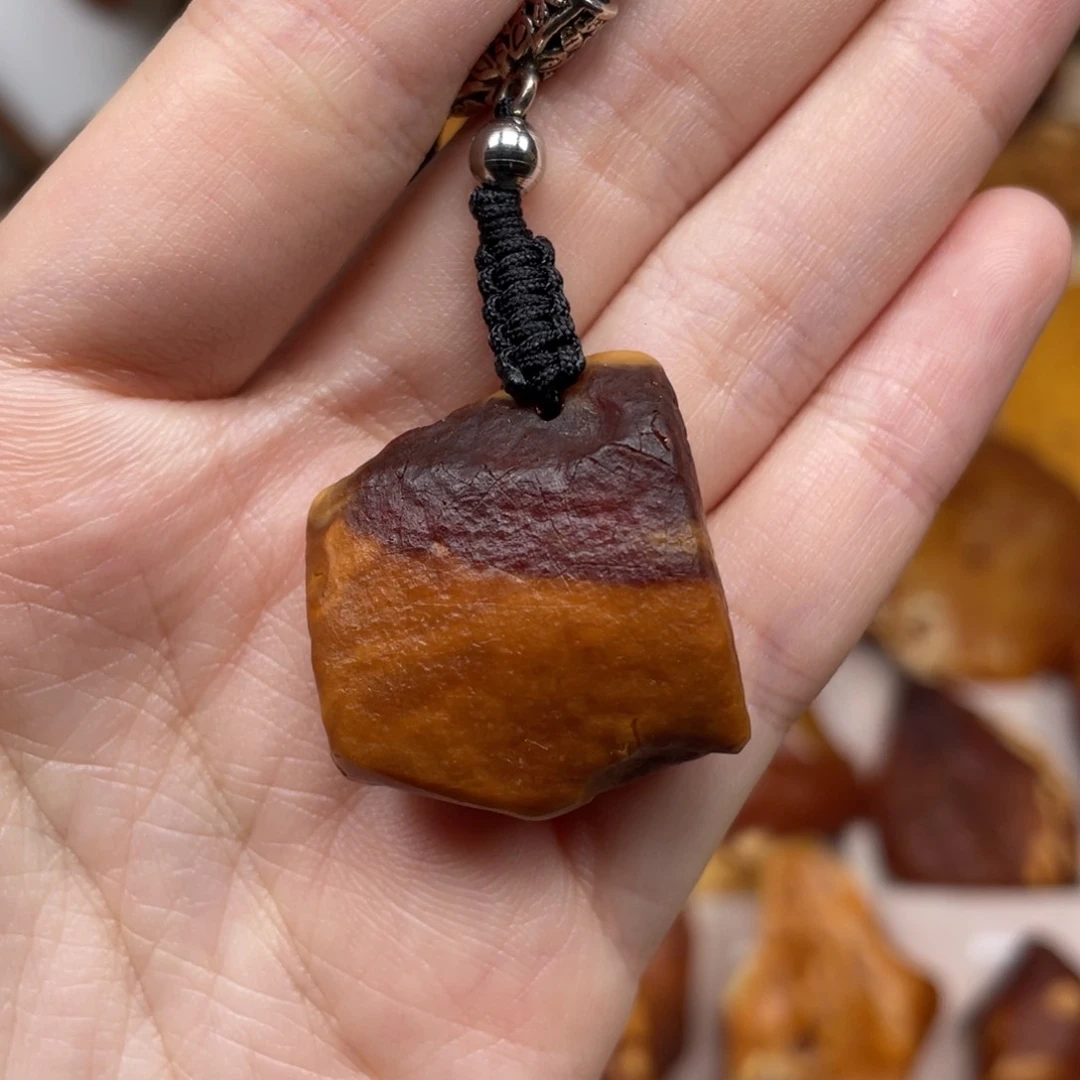 未镶嵌琥珀珠宝奇石