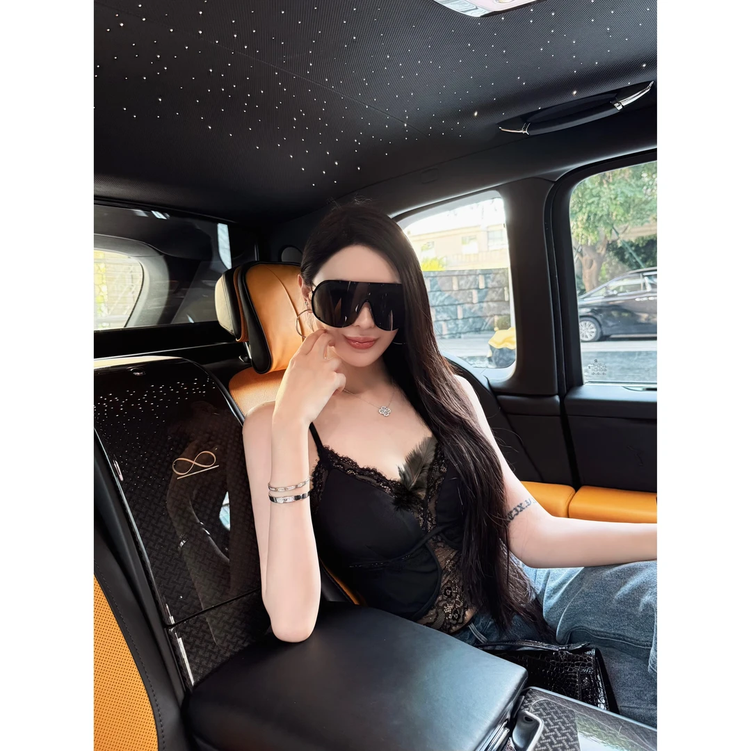 lele 性感纯欲V领蕾丝内搭吊带背心上衣 2504073BX