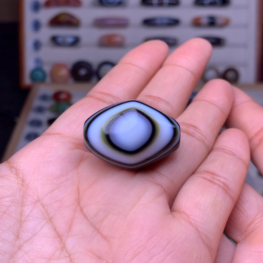 【闪购商品】玛瑙/玉髓珠宝奇石未镶嵌阿*?