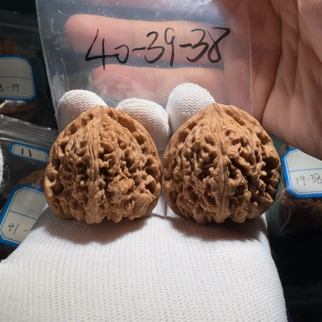 文玩核桃吊坠南疆手剥三角顺41