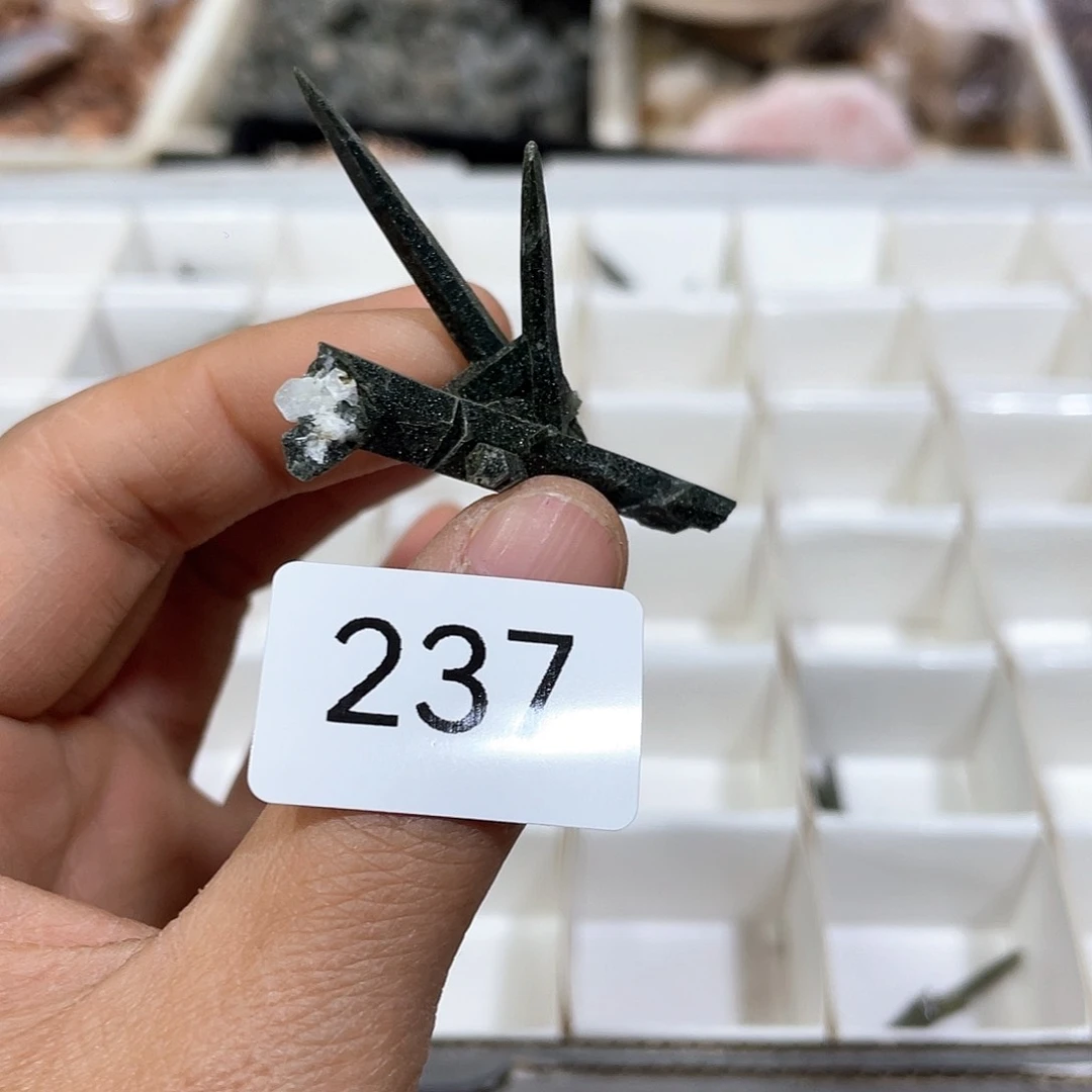 水晶摆件……未镶嵌