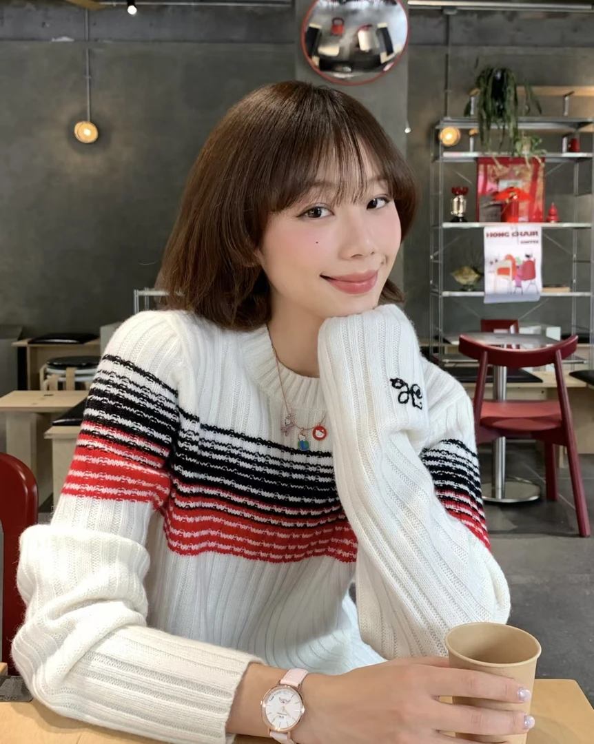 2025年秋冬新款毛衣针织衫百搭简约宅女同款套头圆领上衣长袖白色