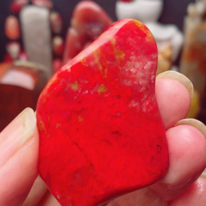 王***贝昌化鸡血石鸡血石毛料