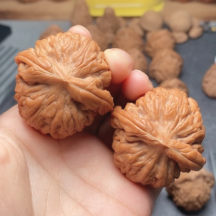 文玩核桃莲花虎头42边尖有修