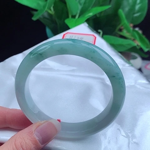 翡翠手镯未镶嵌      正圈57 半山水