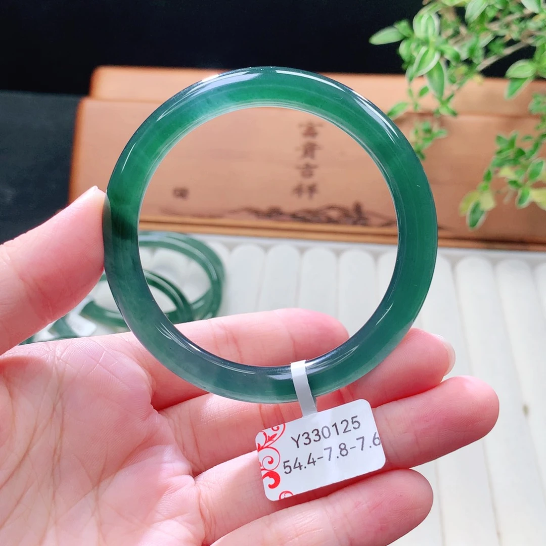 未镶嵌手镯（圆镯）翡翠