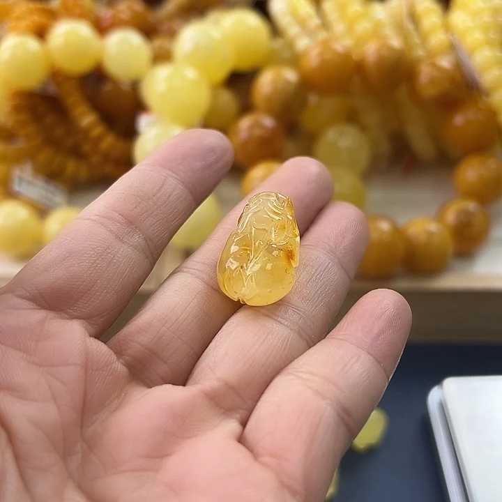 未镶嵌琥珀珠宝奇石