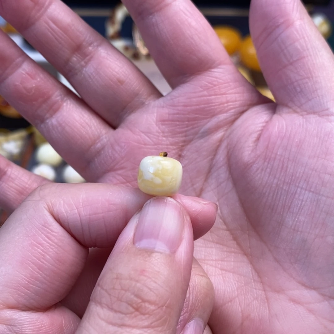 未镶嵌琥珀裸石瓷白花老型单珠10.5