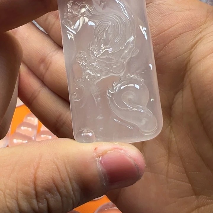 石英质玉未镶嵌颈饰