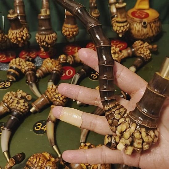 万***，贵州特色竹根烟斗工艺品手把件还是