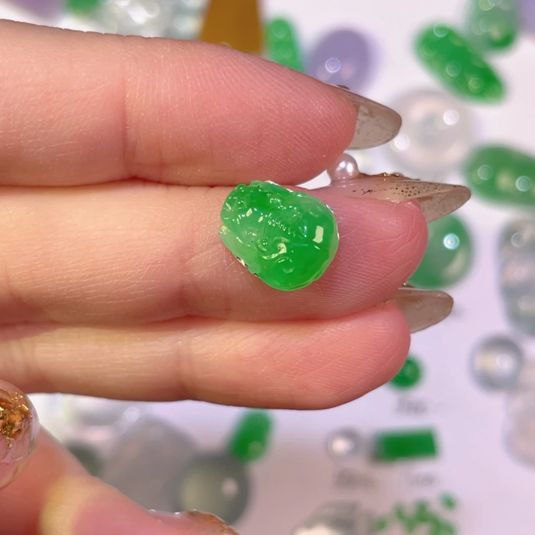 翡翠未镶嵌颈饰裸石