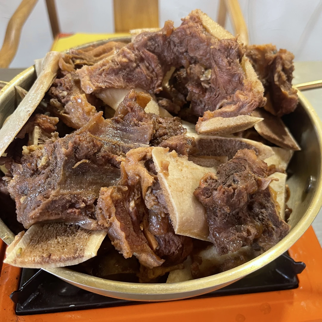 半边云炖牛骨头三斤