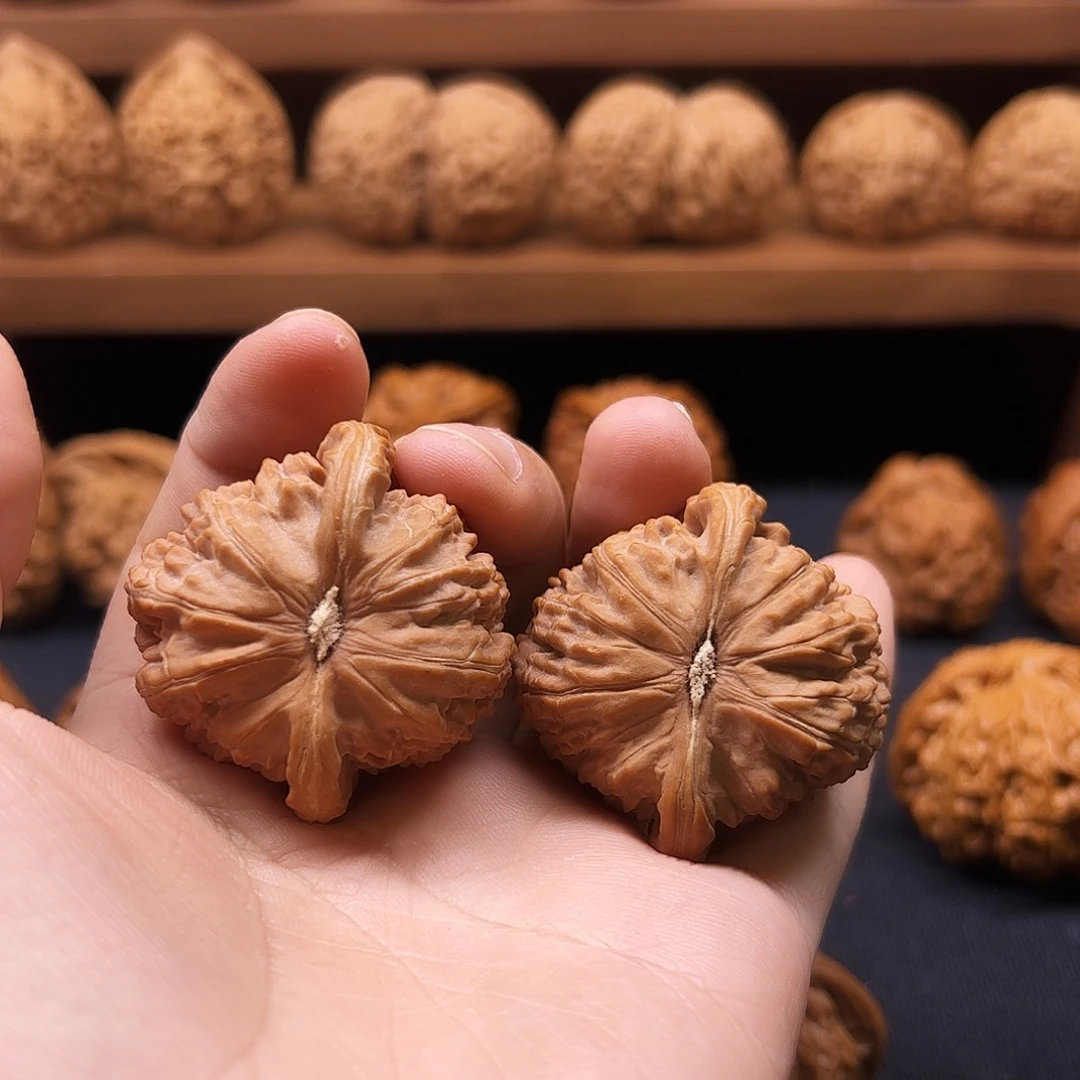 T***D核桃把件红皮白狮子42全品