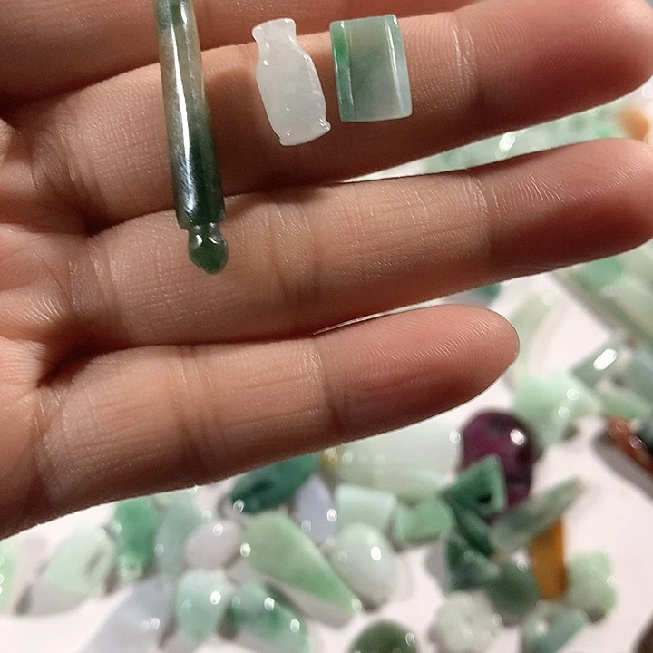 饿***嗯翡翠未镶嵌吊坠(不含链)吊坠