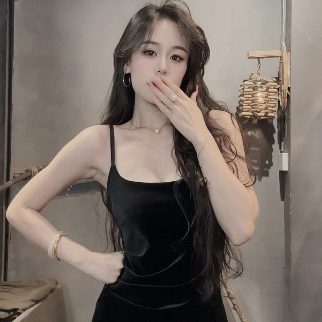 妍妍家黑色丝绒吊带连衣裙