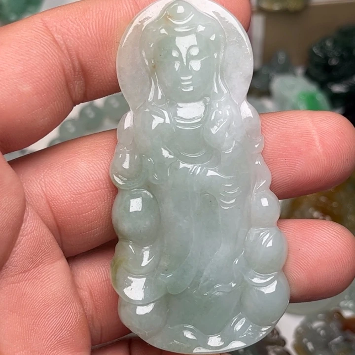 翡翠未镶嵌颈饰站观音