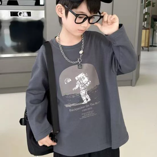 004浅灰色长袖T恤