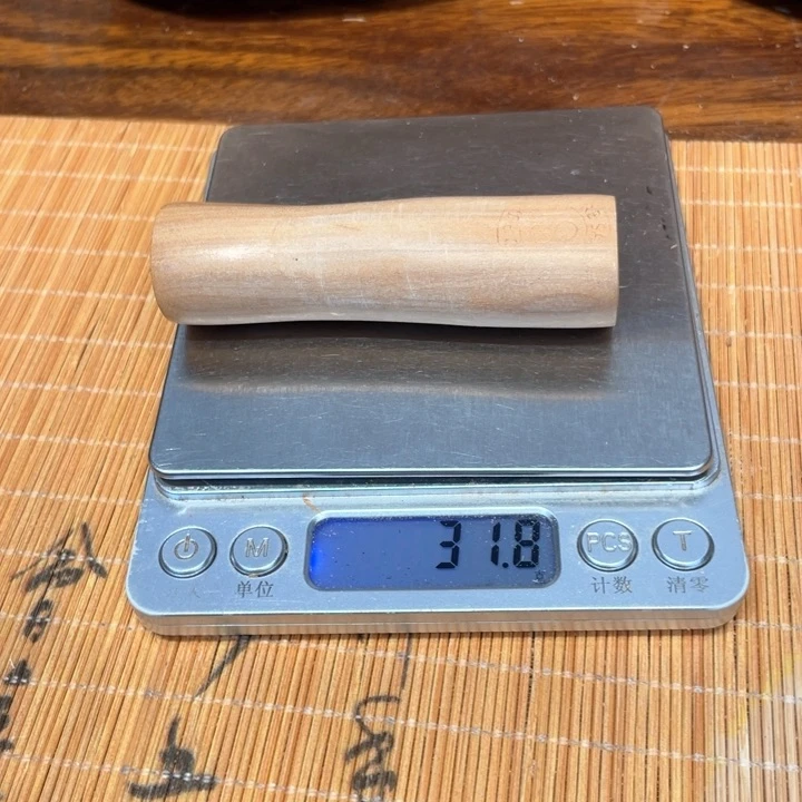 檀香木其他用****4老山檀香手把31.8克