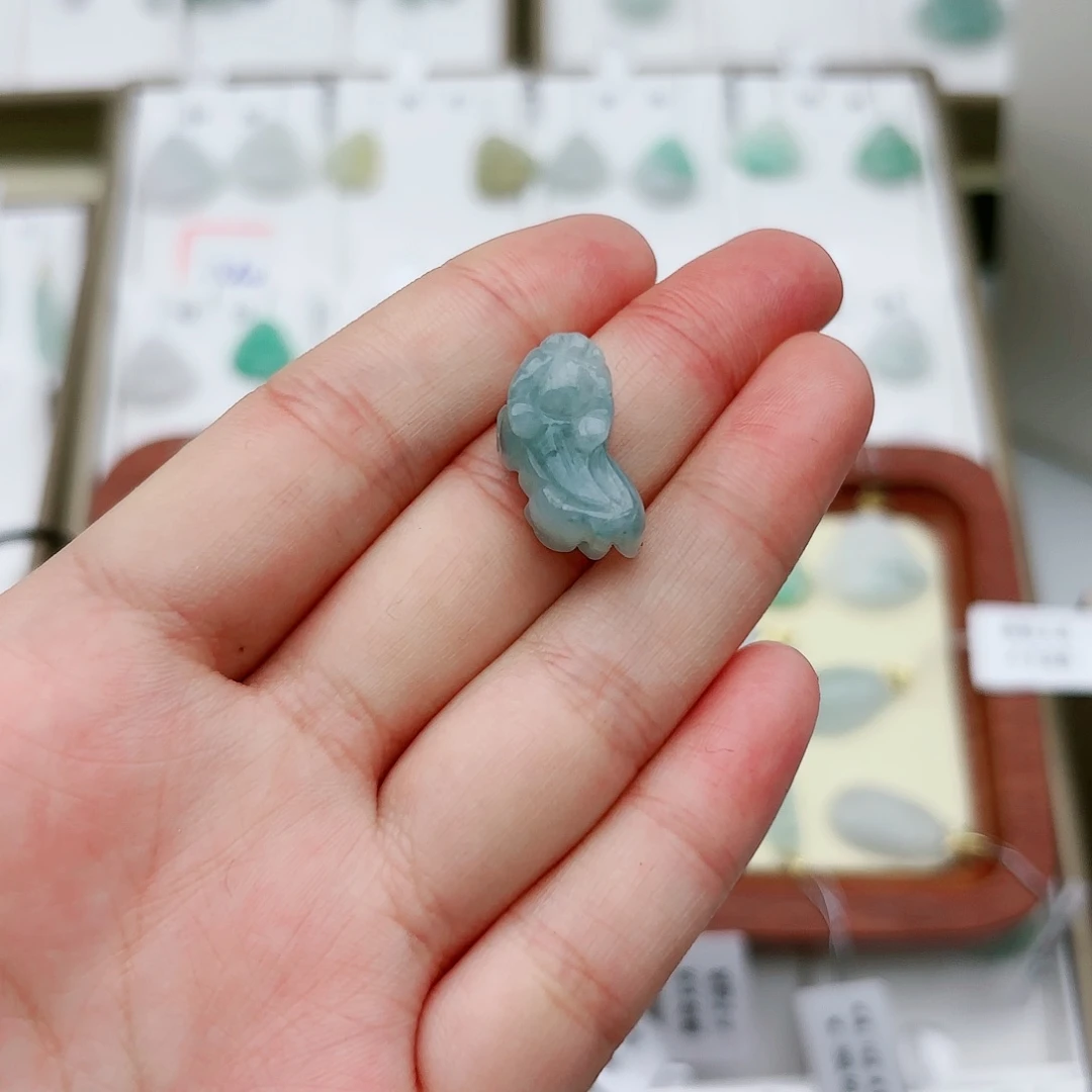 翡翠颈饰未镶嵌貔貅