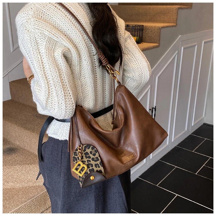 大容量包包女式2025新款超火小众链条通勤托特包高级感单肩斜挎包