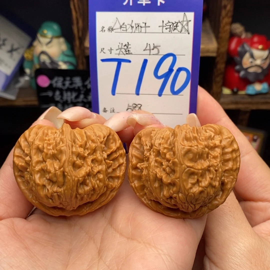 文玩核桃吊坠45头茬白狮子