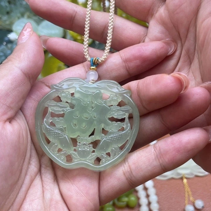 蛇纹石玉未镶嵌颈饰