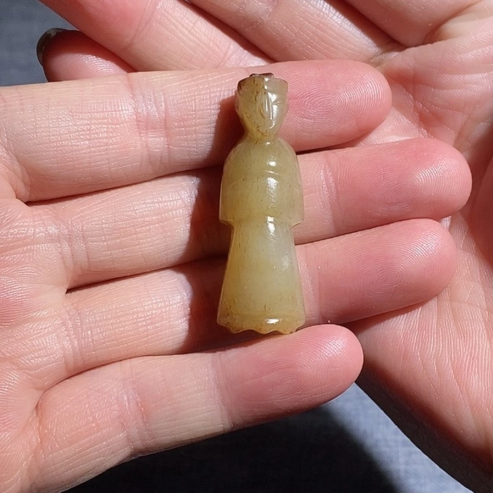 和田玉（糖玉）在未镶嵌黄*刚