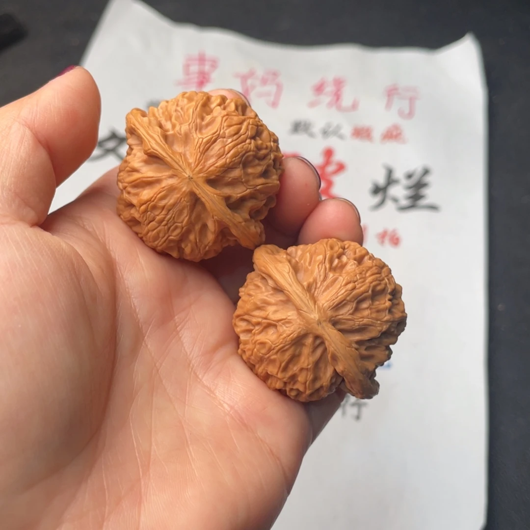 文玩核桃把件684。42宫灯尖有黄