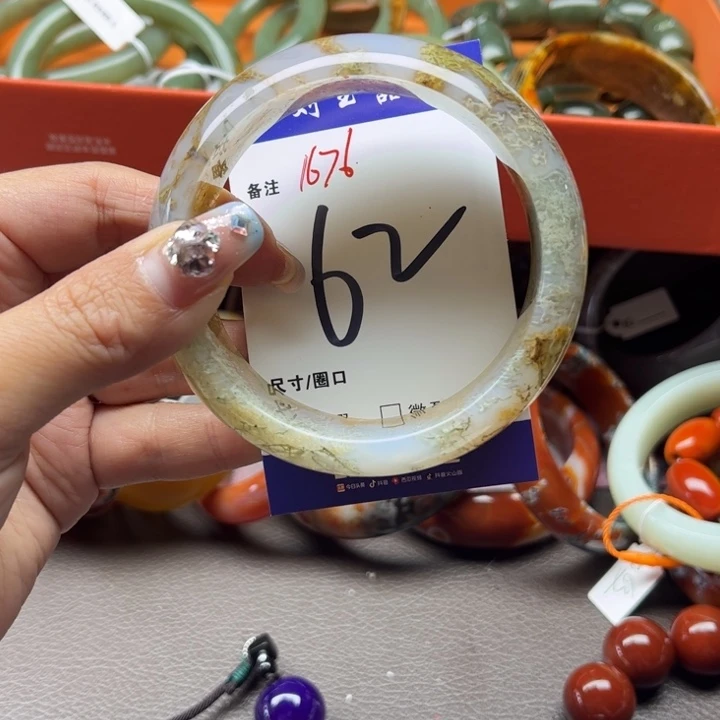 玛瑙/玉髓手镯未镶嵌宇**炫