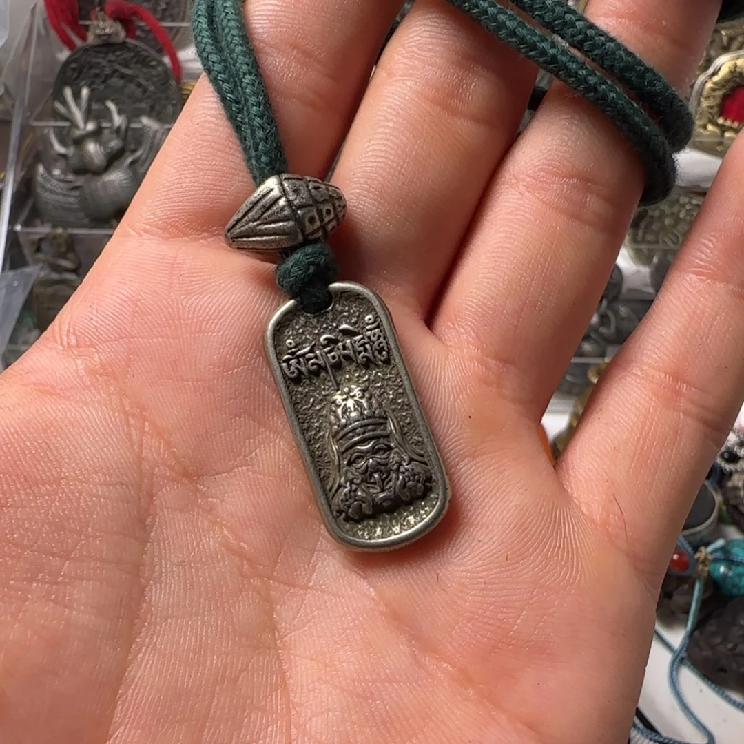 嘉***询玻璃颈饰啊啊啊啊啊