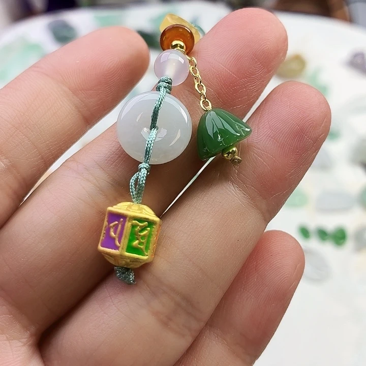 翡翠未镶嵌颈饰六字箴言