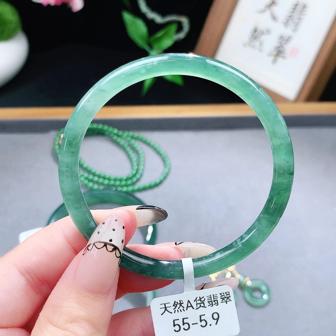 翡翠手镯（圆镯）未镶嵌