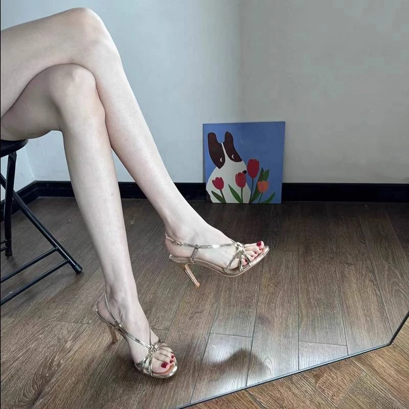 大码凉鞋女41-43加宽加大女鞋夏季爆款新款尖头鞋子高跟鞋法式凉