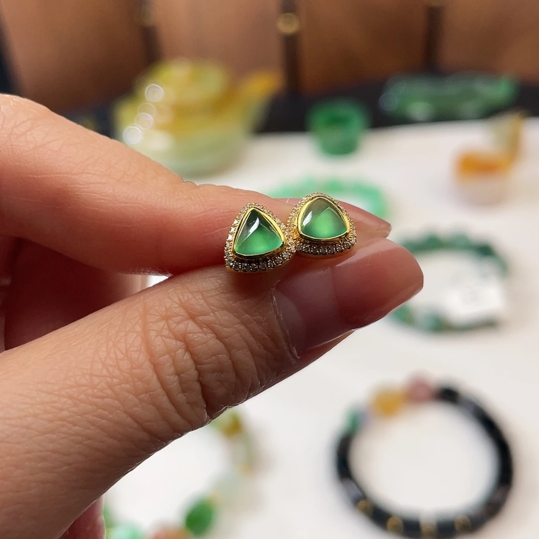 翡翠18K金镶嵌耳饰龙石耳钉