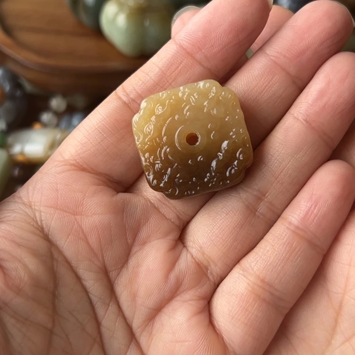 颈饰未镶嵌和田玉（糖玉）n****陈