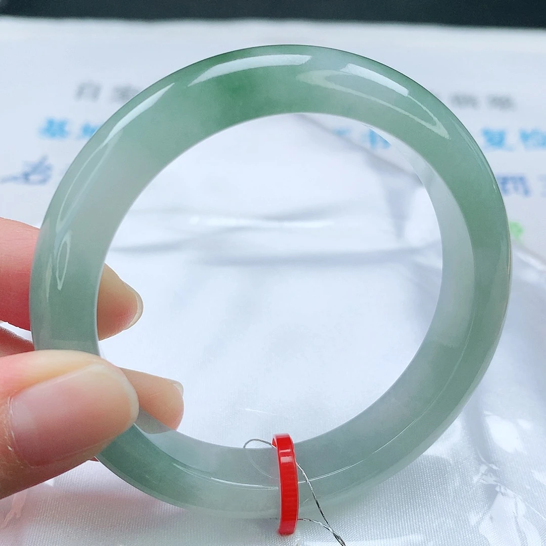 翡翠手镯未镶嵌56圈