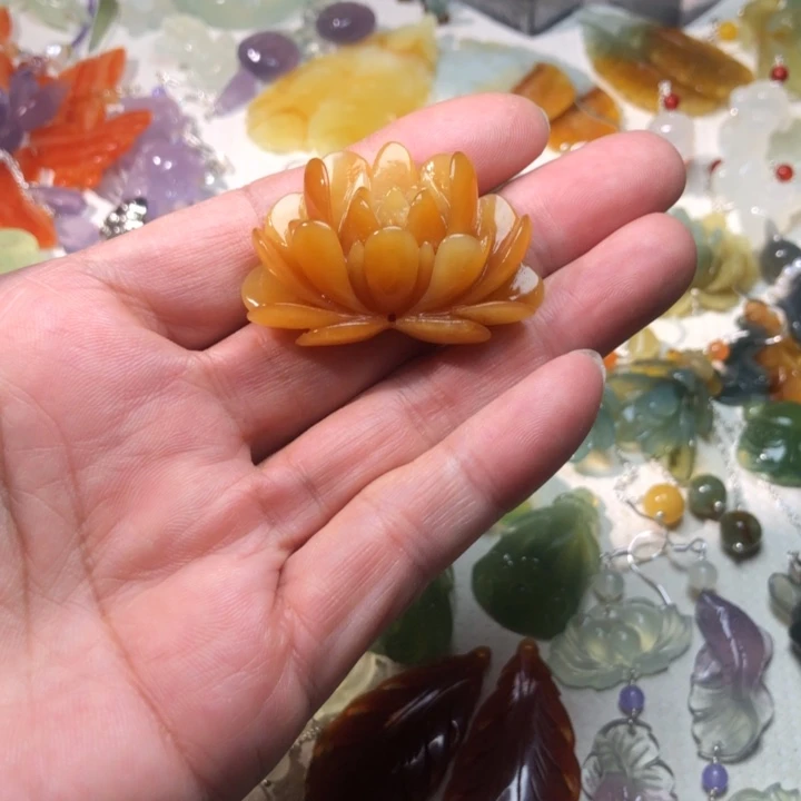 蛇纹石玉未镶嵌耳坠