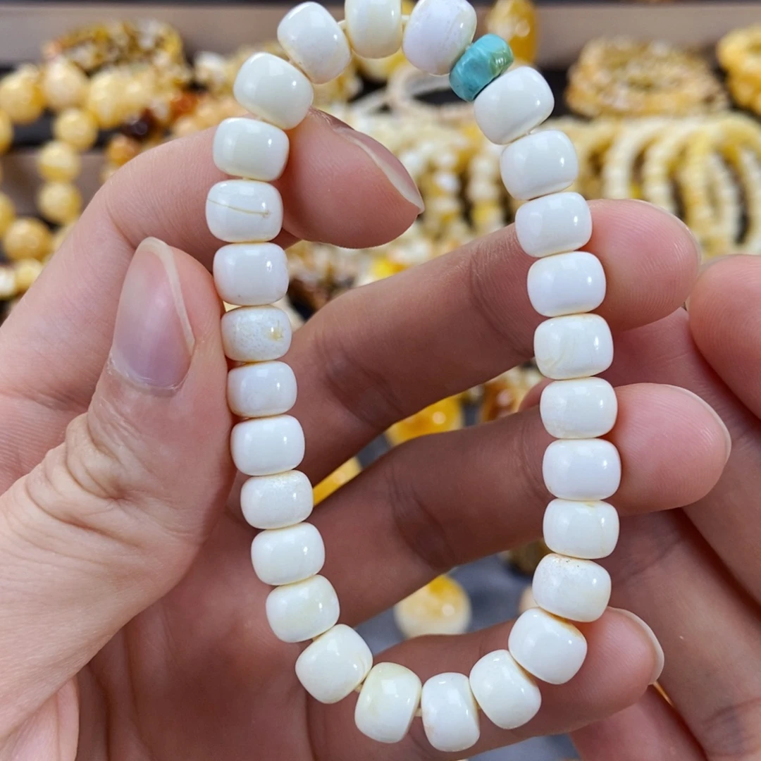 琥珀未镶嵌手链8+mm尺寸漆白