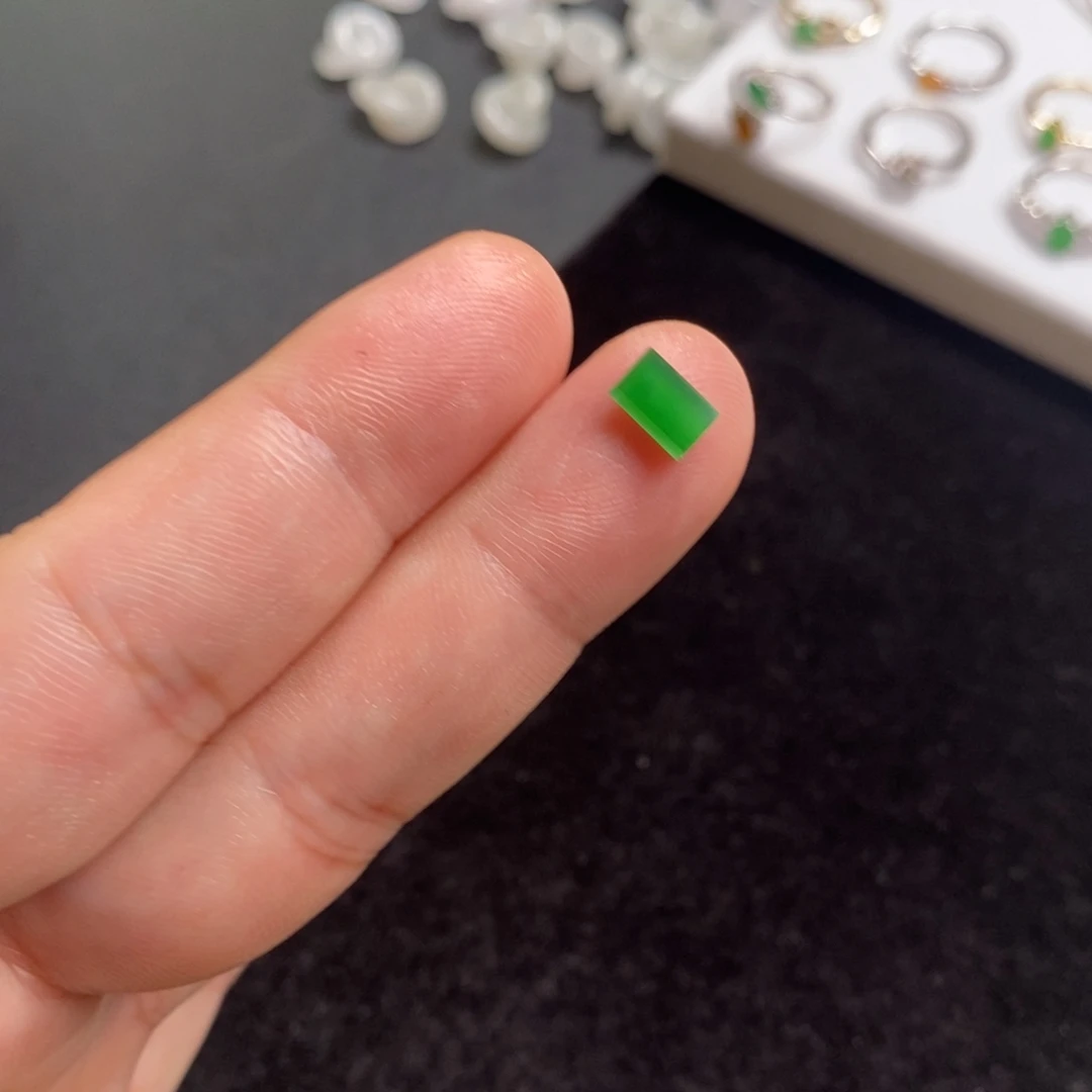 翡翠裸石冰阳绿马鞍