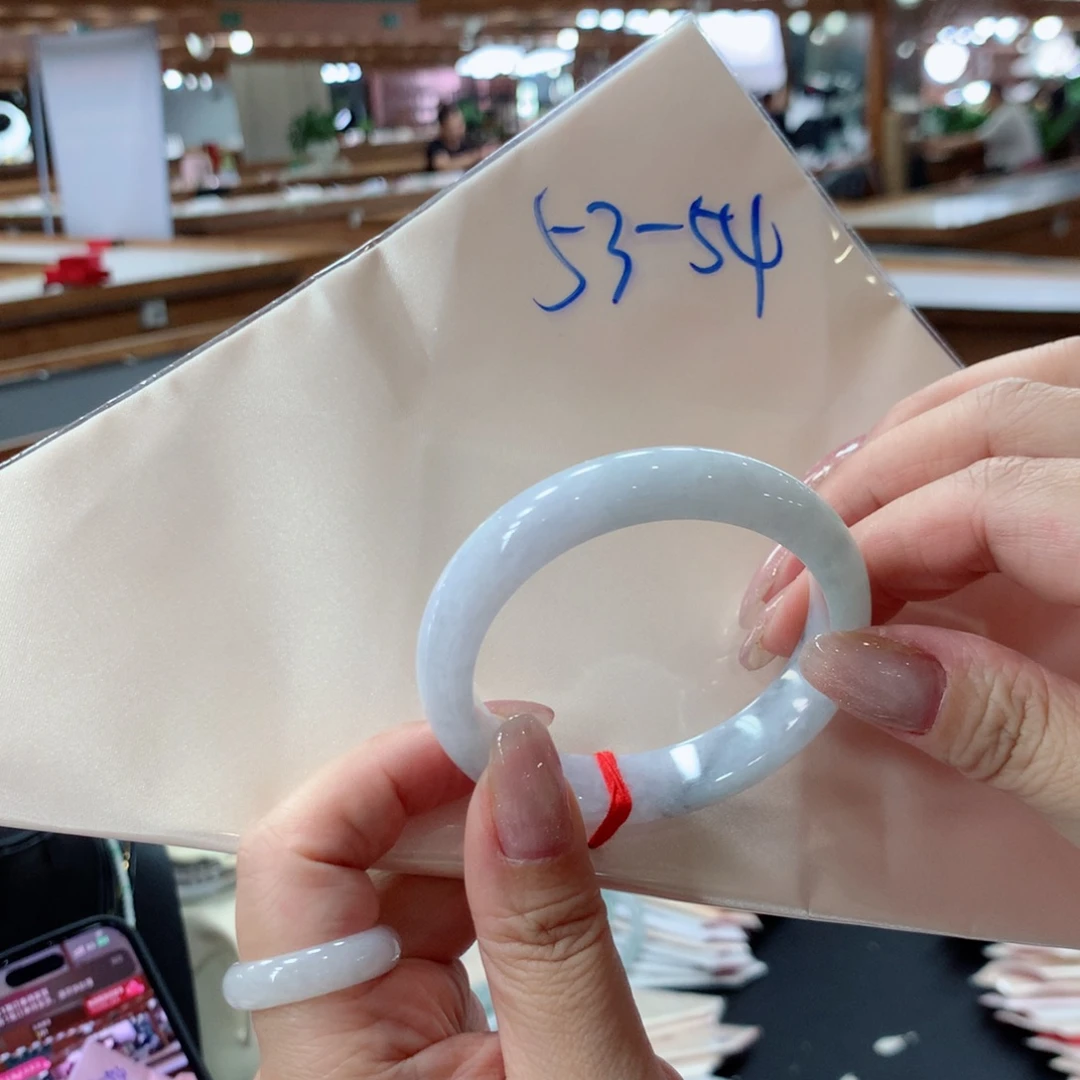 翡翠未镶嵌手镯48小时鉴赏