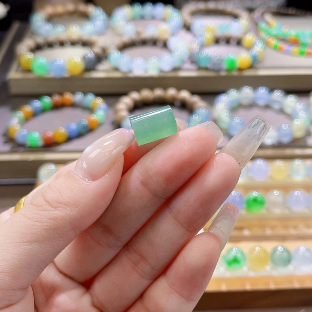 翡翠未镶嵌手链晴绿