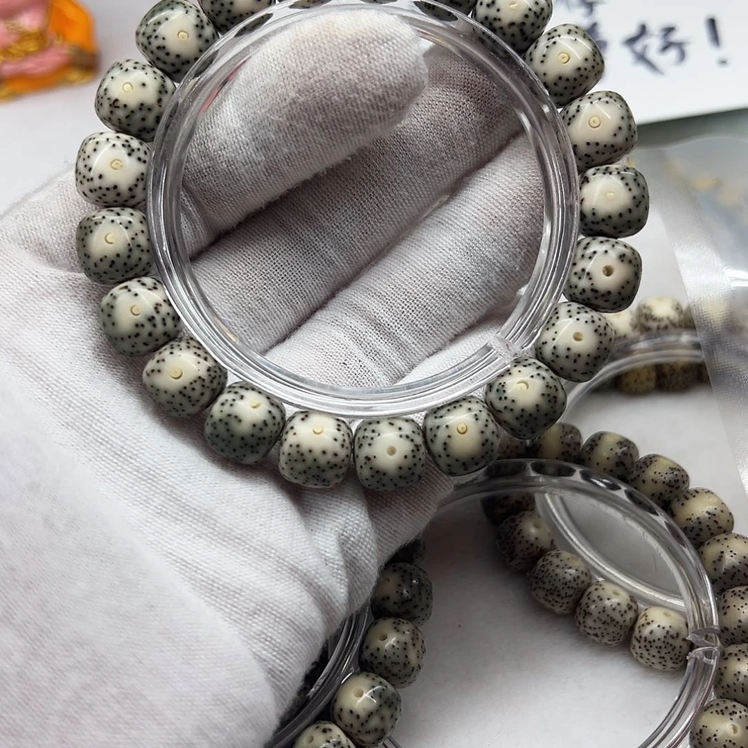 ℯ***人吊坠星月菩提11×10青花绿包白黄金瞳  桌上