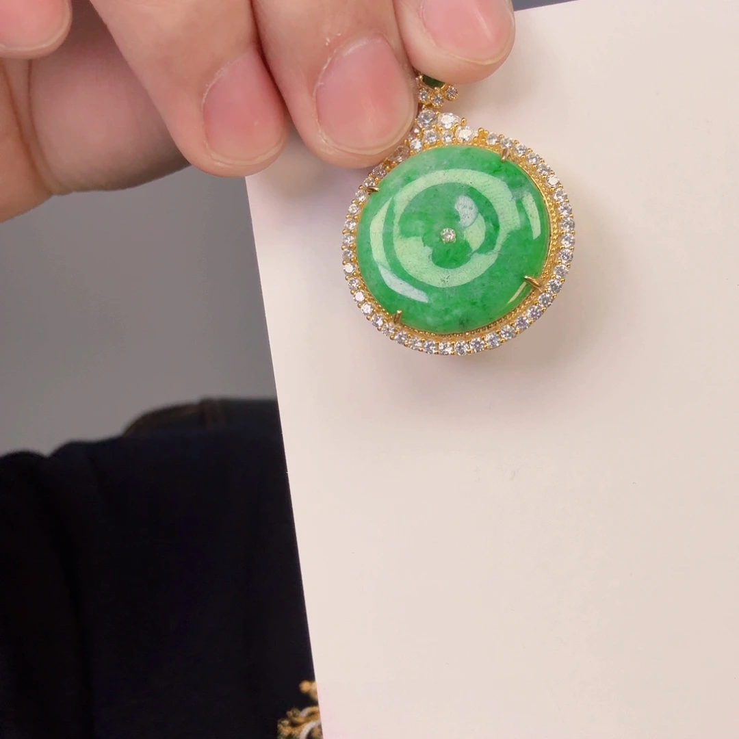 翡翠颈饰未镶嵌一件