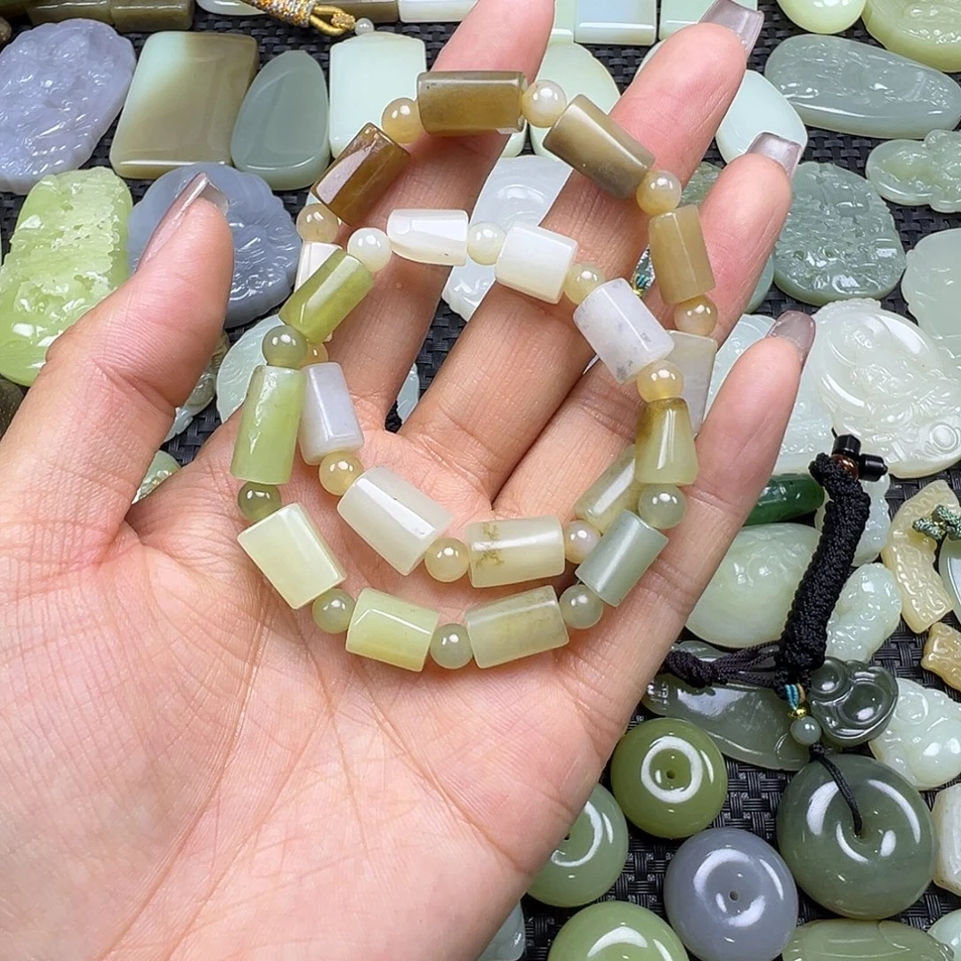 和田玉未镶嵌颈饰微瑕，买断价，不退不换