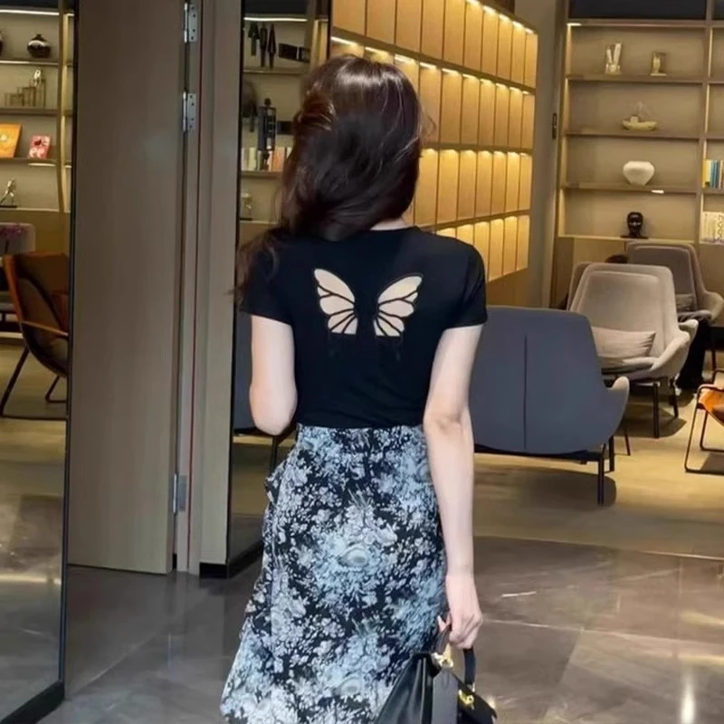 芯娇晴黑色后背镂空蝴蝶正肩短袖T恤女2025夏季新款修身短款上衣
