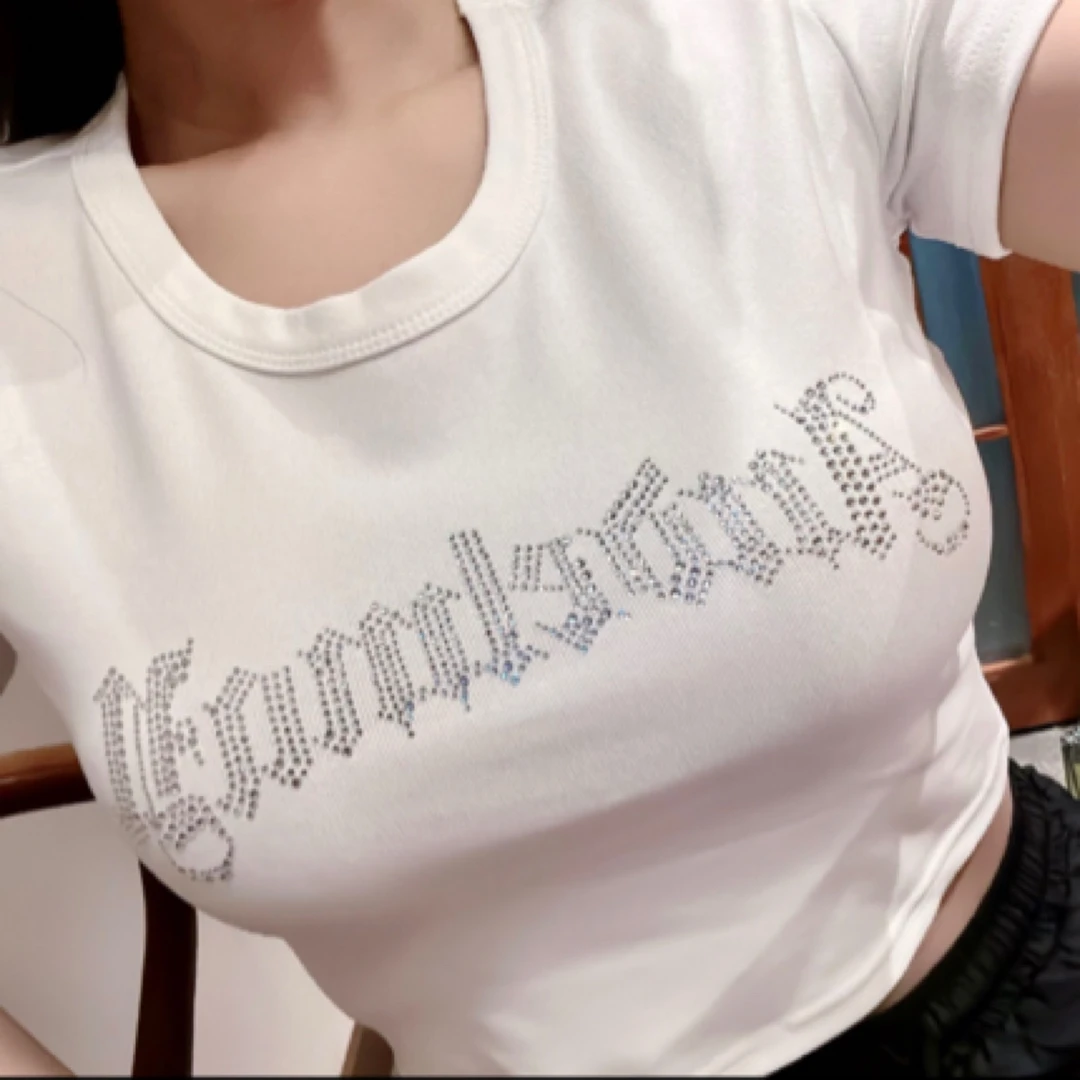 辣妹多多挣元子 原创设计性感水钻小衫