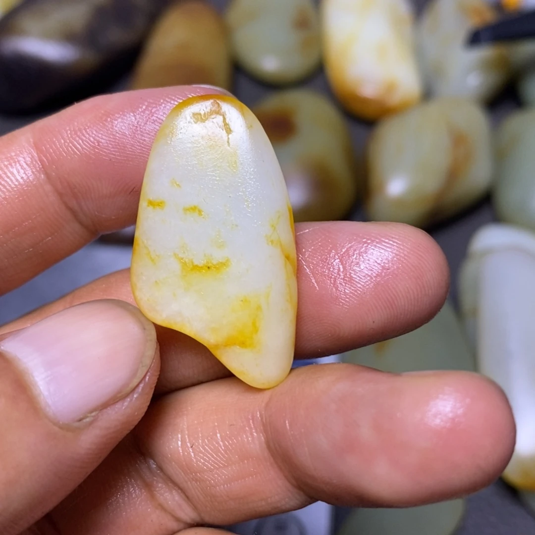 未镶嵌和田玉（糖玉）挂件